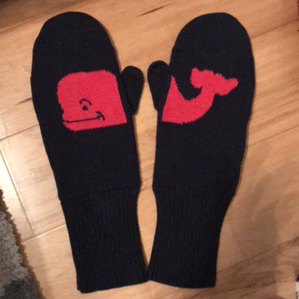 Vineyard Vines Whale Mittens